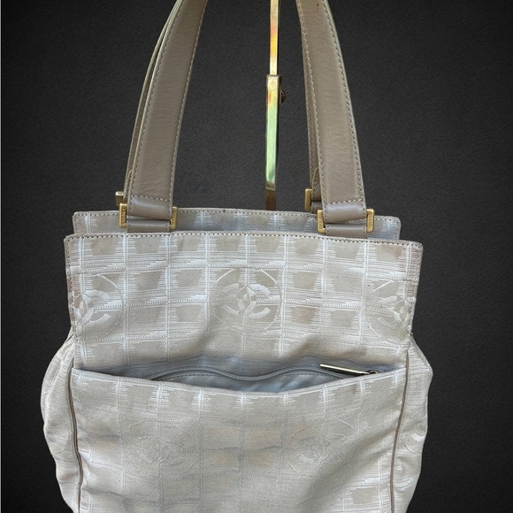 - Chanel Travelline Tote - Picture 2 of 12